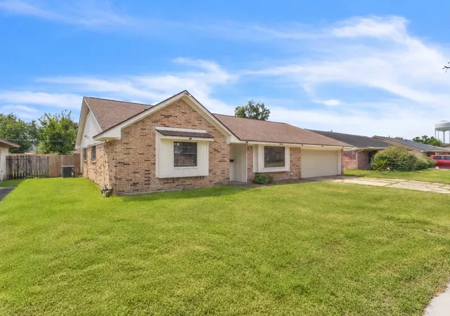 Photo 3 of Single family home for sale at 14010 Foxford Way, Houston, TX 77015 | MLS# 39046226 | Listing updated on 2026-09-22