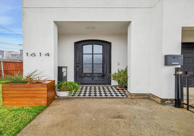 Photo 3 of Single family home for sale at 1614 Sampson St, Houston, TX 77003 | MLS# 31503122 | Listing updated on 2026-10-04