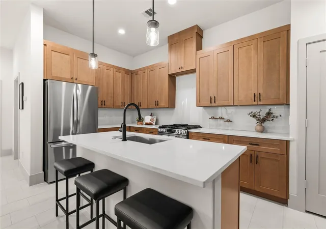 Photo 4 of Single family home for sale at 4007 Buffalo Moon Dr, Houston, TX 77045 | MLS# 60170265 | Listing updated on 2026-09-23