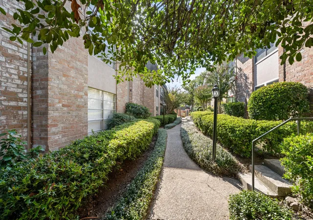 Photo 3 of Condo for sale at 1809 Stoney Brk Dr #71, Houston, TX 77063 | MLS# 11122762 | Listing updated on 2026-10-07