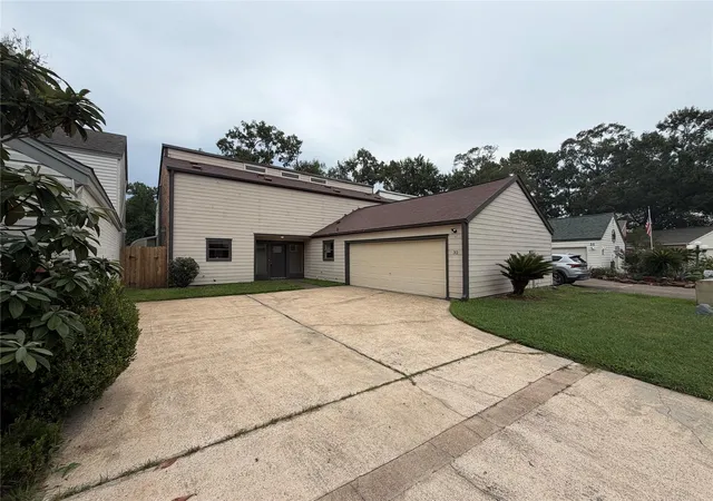 Photo 1 of Single family home for sale at 1746 Cloister Dr #32, Crosby, TX 77532 | MLS# 25117915 | Listing updated on 2026-10-10