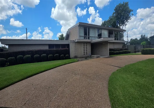 Single family home for sale at 3506 S Parkwood Dr, Houston, TX 77021 | MLS# 73394223