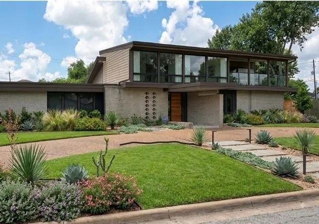 Photo 2 of Single family home for sale at 3506 S Parkwood Dr, Houston, TX 77021 | MLS# 73394223 | Listing updated on 2026-09-27