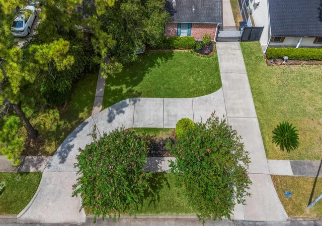 Photo 2 of Single family home for sale at 6102 Redding Rd, Houston, TX 77036 | MLS# 29556716 | Listing updated on 2026-09-07