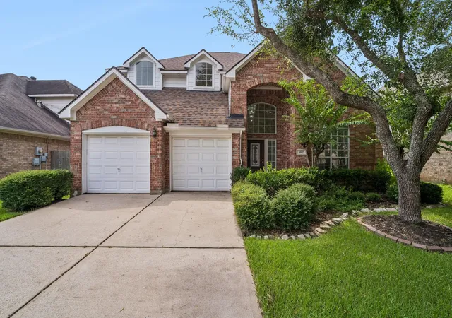 Photo 1 of Single family home for sale at 5807 Bayberry Way, Sugar Land, TX 77479 | MLS# 54914564 | Listing updated on 2026-10-03