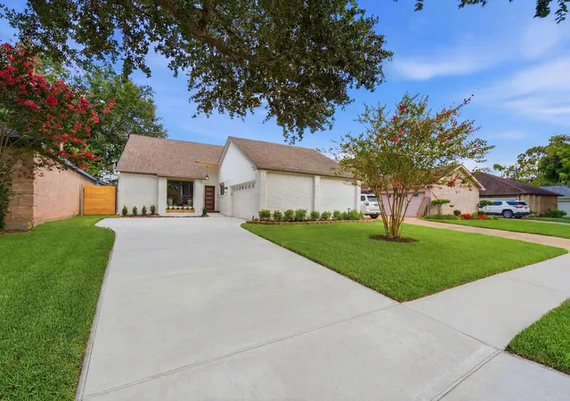 Photo 2 of Sale Pending at 1838 Rock Fence Dr, Richmond, TX 77406 | MLS# 56098918 | Listing updated on 2026-09-18
