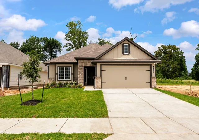 Photo 1 of Sale Pending at 307 Rockbridge Dr, Huntsville, TX 77340 | MLS# 68968993 | Listing updated on 2026-09-25