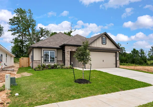 Photo 2 of Sale Pending at 307 Rockbridge Dr, Huntsville, TX 77340 | MLS# 68968993 | Listing updated on 2026-09-25