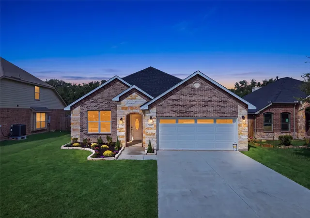 Photo 2 of Single family home for sale at 5014 E Meadow Dr, Deer Park, TX 77536 | MLS# 13118339 | Listing updated on 2026-10-06