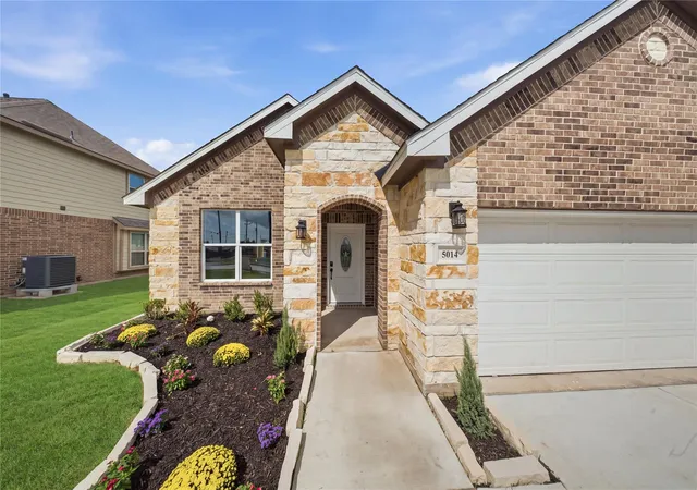 Photo 3 of Single family home for sale at 5014 E Meadow Dr, Deer Park, TX 77536 | MLS# 13118339 | Listing updated on 2026-10-06