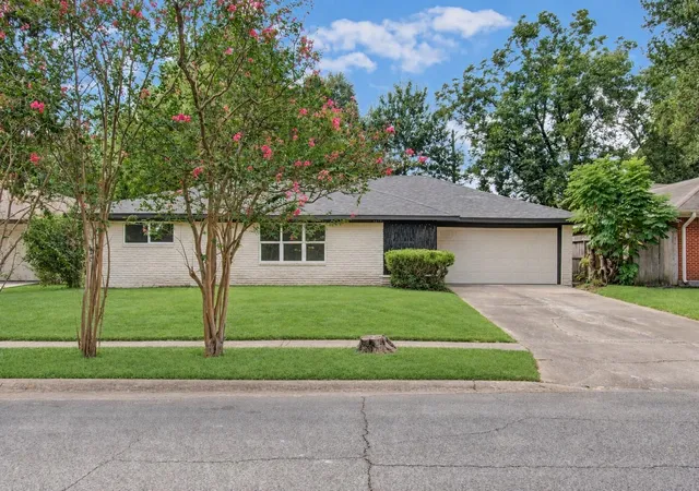 Photo 2 of Single family home for sale at 5619 Warm Springs Rd, Houston, TX 77035 | MLS# 97268173 | Listing updated on 2026-09-11