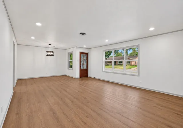 Photo 4 of Single family home for sale at 5619 Warm Springs Rd, Houston, TX 77035 | MLS# 97268173 | Listing updated on 2026-09-11
