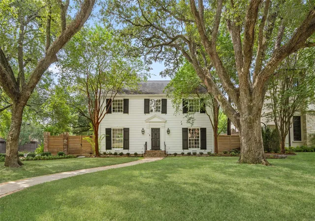 Photo 1 of Sale Pending at 3105 Locke Ln, Houston, TX 77019 | MLS# 82082969 | Listing updated on 2026-09-24