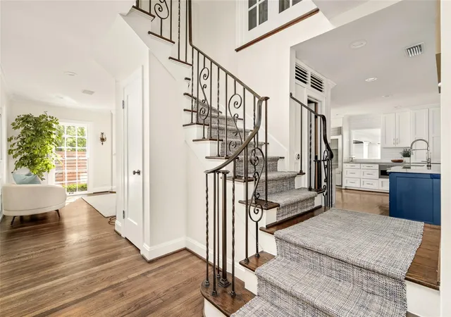 Photo 2 of Sale Pending at 3105 Locke Ln, Houston, TX 77019 | MLS# 82082969 | Listing updated on 2026-09-24