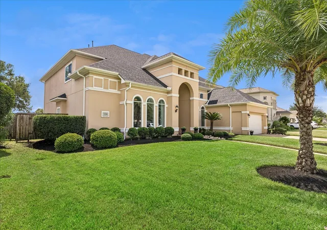 Photo 2 of Single family home for sale at 11508 Watercastle Ct, Pearland, TX 77584 | MLS# 73859739 | Listing updated on 2026-09-24