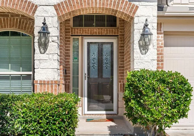 Photo 3 of Single family home for sale at 5215 Green Heath Ln, Rosharon, TX 77583 | MLS# 15384012 | Listing updated on 2026-09-28