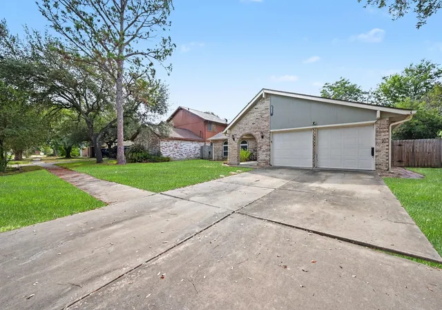 Photo 3 of Single family home for sale at 21619 Cimarron Pkwy, Katy, TX 77450 | MLS# 85589422 | Listing updated on 2026-09-07