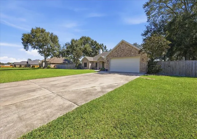 Photo 3 of Single family home for sale at 8060 E Ashford Park, Orange, TX 77630 | MLS# 66894594 | Listing updated on 2026-10-04