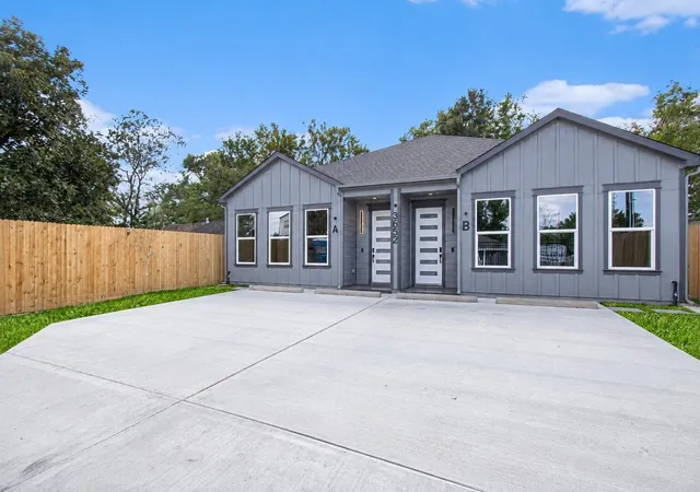 Photo 2 of Multi family home for sale at 3652 Seabrook St #A/B, Houston, TX 77021 | MLS# 67474468 | Listing updated on 2026-09-14