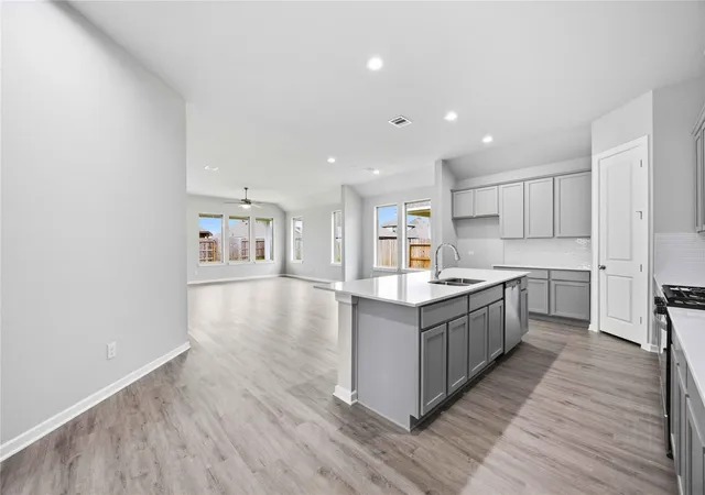 Photo 4 of Single family home for sale at 2713 Mackinac Bay Dr, La Marque, TX 77568 | MLS# 69310351 | Listing updated on 2026-10-10