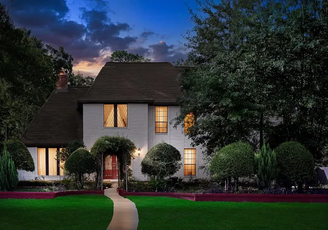 Photo 1 of Single family home for sale at 319 S Rivershire Dr, Conroe, TX 77304 | MLS# 55393568 | Listing updated on 2026-09-09