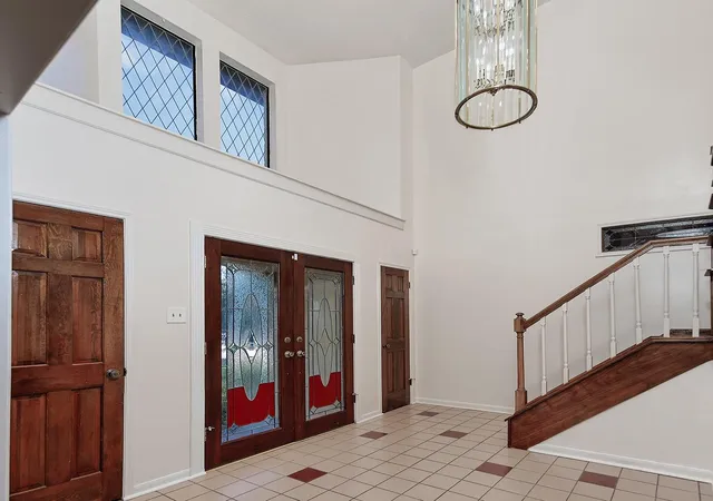 Photo 2 of Single family home for sale at 319 S Rivershire Dr, Conroe, TX 77304 | MLS# 55393568 | Listing updated on 2026-09-09