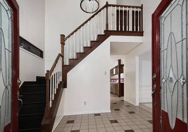 Photo 3 of Single family home for sale at 319 S Rivershire Dr, Conroe, TX 77304 | MLS# 55393568 | Listing updated on 2026-09-09