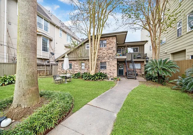 Photo 1 of Sale Pending at 4207 Drake St, Houston, TX 77005 | MLS# 26197651 | Listing updated on 2026-09-15