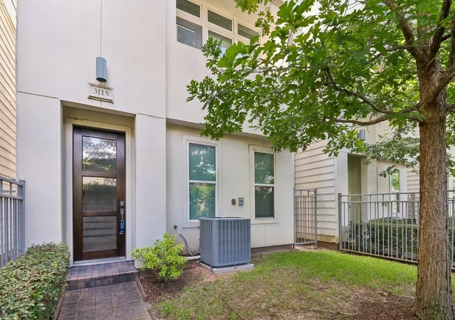 Photo 1 of Single family home for sale at 3115 Leeland St, Houston, TX 77003 | MLS# 21618262 | Listing updated on 2026-10-09
