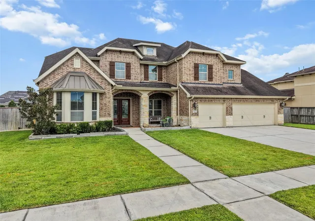 Photo 2 of Single family home for sale at 1805 Sterling Crk Dr, Friendswood, TX 77546 | MLS# 91923577 | Listing updated on 2026-09-19