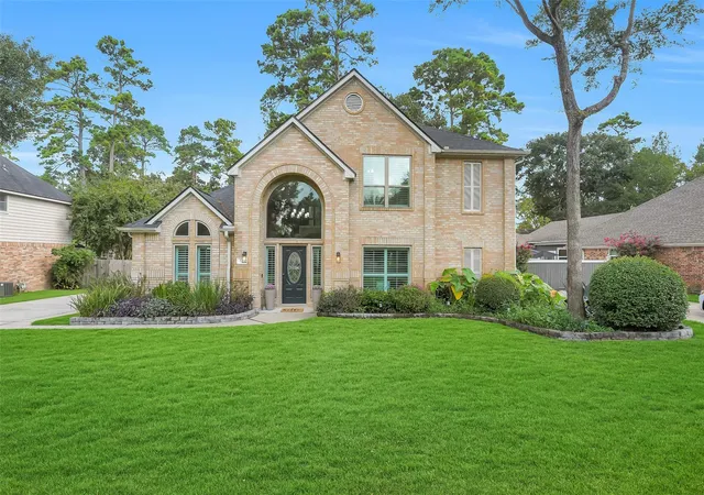 Photo 1 of Single family home for sale at 723 Forest Ln Dr, Conroe, TX 77302 | MLS# 95422767 | Listing updated on 2026-09-23