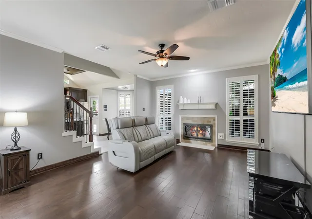 Photo 4 of Single family home for sale at 723 Forest Ln Dr, Conroe, TX 77302 | MLS# 95422767 | Listing updated on 2026-09-23