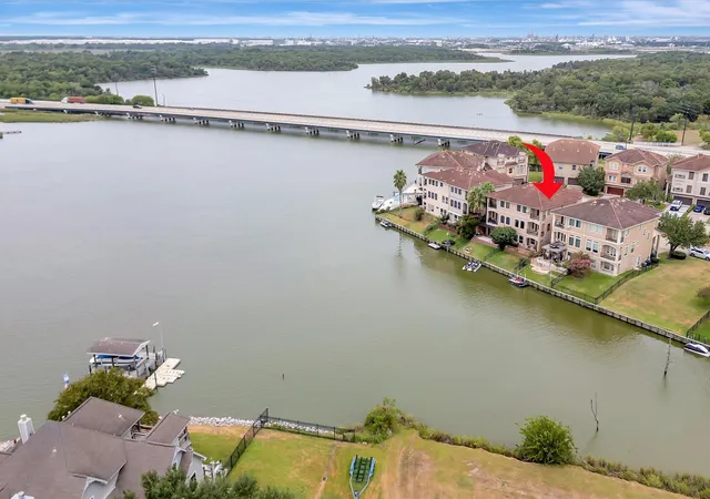 Photo 3 of Townhouse for sale at 4125 Boardwalk Blvd, Seabrook, TX 77586 | MLS# 61922261 | Listing updated on 2026-09-06