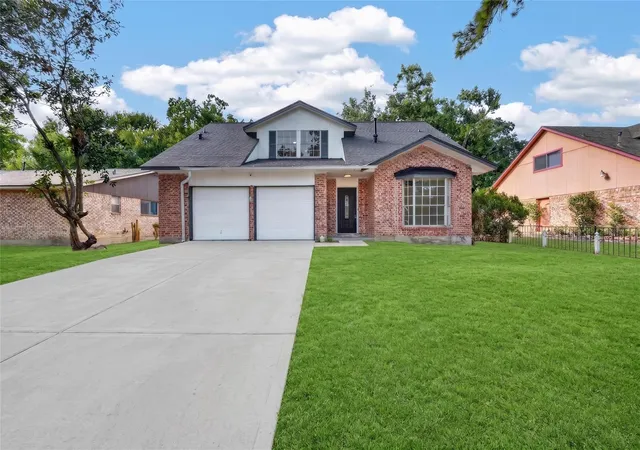 Photo 2 of Sale Pending at 2426 Woodsdale Blvd, Houston, TX 77038 | MLS# 59974527 | Listing updated on 2026-09-19