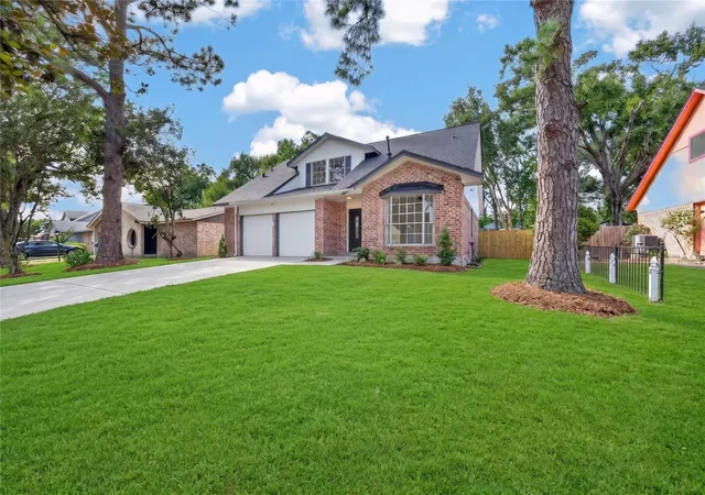 Photo 3 of Sale Pending at 2426 Woodsdale Blvd, Houston, TX 77038 | MLS# 59974527 | Listing updated on 2026-09-19