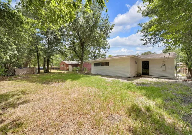 Photo 3 of Single family home for sale at 5831 Lyndhurst St, Houston, TX 77033 | MLS# 42853408 | Listing updated on 2026-09-10
