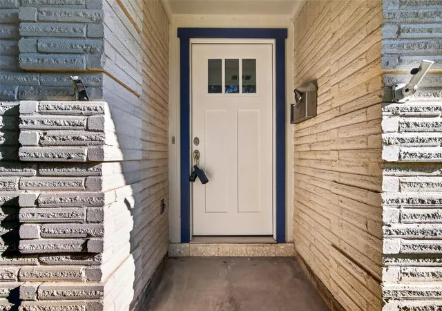 Photo 2 of Single family home for sale at 5938 Claridge Dr, Houston, TX 77096 | MLS# 87565791 | Listing updated on 2026-09-26