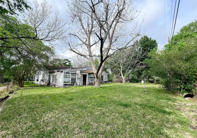 Photo 1 of Sale Pending at 5863 Southgood St, Houston, TX 77033 | MLS# 23484035 | Listing updated on 2026-09-21