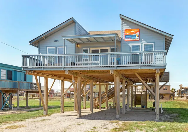 Photo 3 of Single family home for sale at 814 Beach Dr, Freeport, TX 77541 | MLS# 38298308 | Listing updated on 2026-09-19