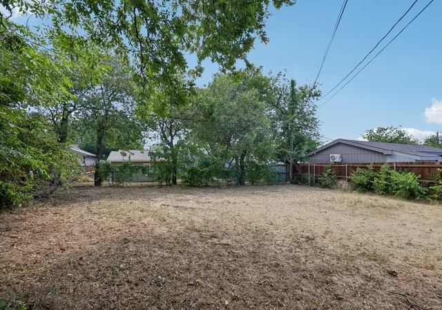 Photo 4 of Single family home for sale at 3455 W Boyce Ave, Fort Worth, TX 76133 | MLS# 90598594 | Listing updated on 2026-09-12