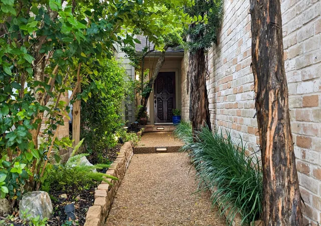 Townhouse for sale at 10823 Pepper Ln, Houston, TX 77079 | MLS# 18344201