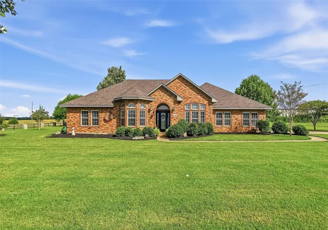 Photo 1 of Single family home for sale at 135 Apache, Franklin, TX 77856 | MLS# 66619285 | Listing updated on 2026-09-17