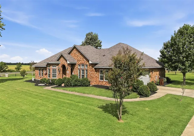 Photo 2 of Single family home for sale at 135 Apache, Franklin, TX 77856 | MLS# 66619285 | Listing updated on 2026-09-17