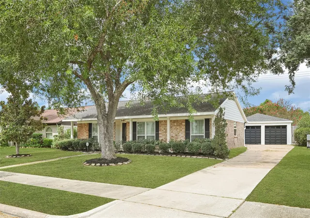 Photo 2 of Single family home for sale at 10307 Sagerock Dr, Houston, TX 77089 | MLS# 43791208 | Listing updated on 2026-09-17