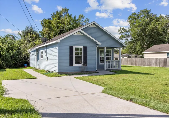 Photo 2 of Sale Pending at 2027 Rosalee St, La Marque, TX 77568 | MLS# 30930593 | Listing updated on 2026-10-03
