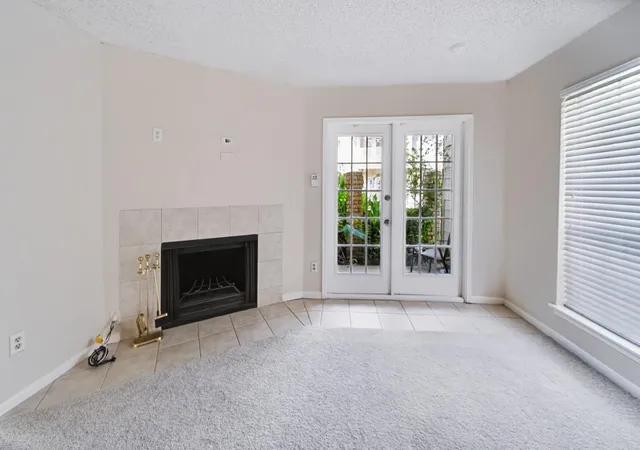 Photo 3 of Condo for sale at 1515 Sandy Springs Rd #3001, Houston, TX 77042 | MLS# 70629007 | Listing updated on 2026-10-03