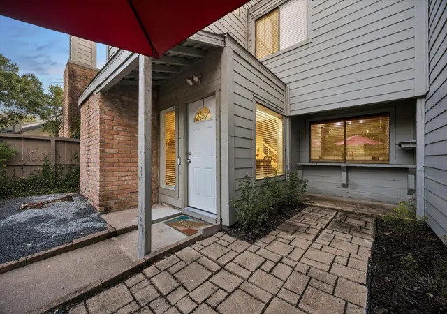 Photo 4 of Townhouse for sale at 1510 Prairie Grv Dr, Houston, TX 77077 | MLS# 12476933 | Listing updated on 2026-09-03