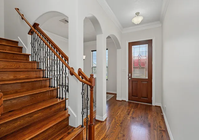 Photo 2 of Townhouse for sale at 7827 Shady Villa Cvs, Houston, TX 77055 | MLS# 73906417 | Listing updated on 2026-10-07