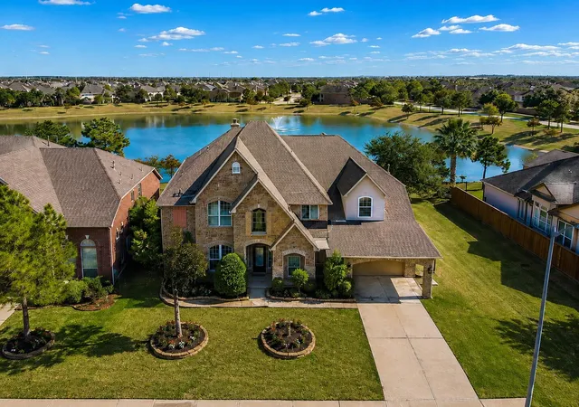 Photo 1 of Single family home for sale at 2421 Harbor Chase Dr, Pearland, TX 77584 | MLS# 9010954 | Listing updated on 2026-09-02