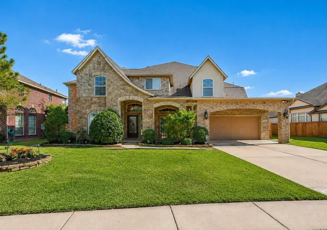 Photo 4 of Single family home for sale at 2421 Harbor Chase Dr, Pearland, TX 77584 | MLS# 9010954 | Listing updated on 2026-09-02